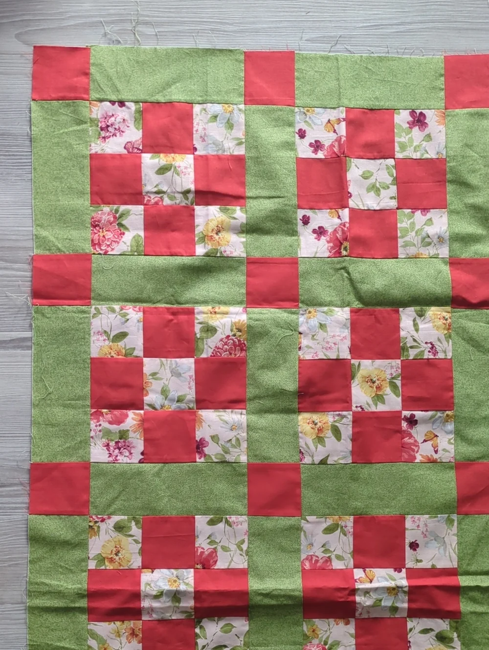 Handmade Unfinished Quilt Top UFO Floral Patchwork Green Red 30.5 x 53
